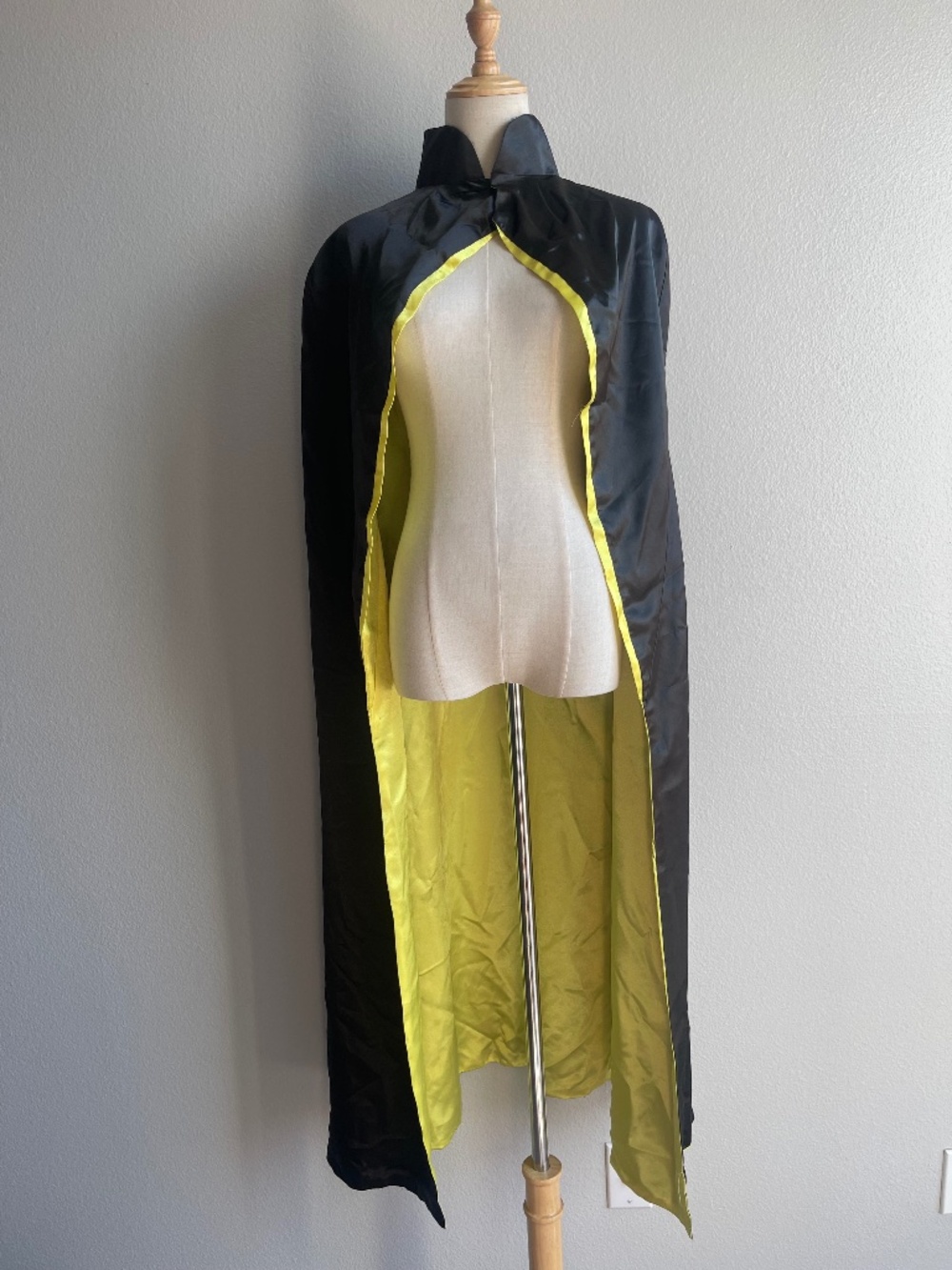 Black Yellow Long Costume Cape Cloak High Collar Halloween Cosplay Superhero